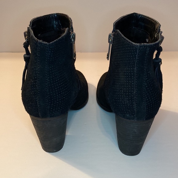 Guess Black Leather Ankle Bootie. Size 7 1/2 & 3.25” stacked heel. - Picture 7 of 9